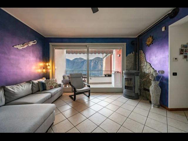 Vendita appartamento: vista lago, box doppio, mandello