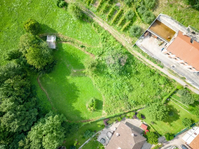 Appartamenti in Vendita - Crea la tua oasi: terreno edificabile a somana per tre unità