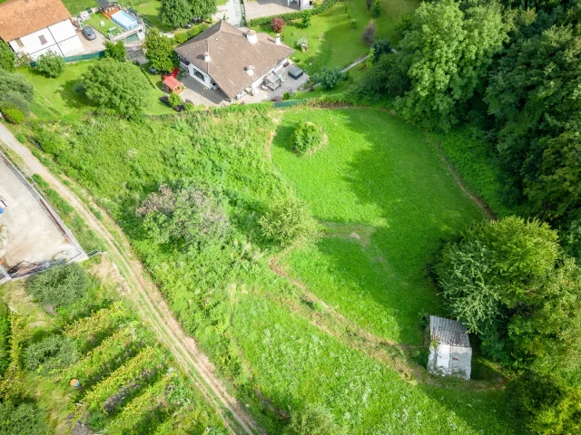 Appartamenti in Vendita - Crea la tua oasi: terreno edificabile a somana per tre unità