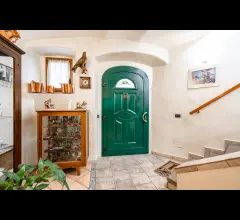 Proprietà ristrutturata con giardino a molina di mandello