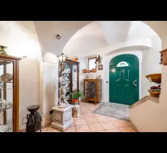 Appartamenti in Vendita - Proprietà ristrutturata con giardino a molina di mandello