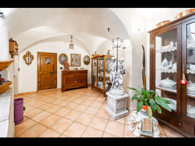 Appartamenti in Vendita - Proprietà ristrutturata con giardino a molina di mandello