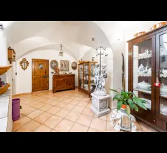 Appartamenti in Vendita - Proprietà ristrutturata con giardino a molina di mandello