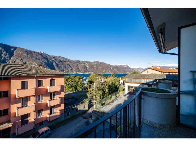 Appartamenti in Vendita - Appartamento su due livelli con vista lago a mandello lario
