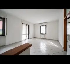 Trilocale centro mandello: spazio e comodità