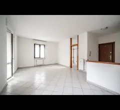 Appartamenti in Vendita - Trilocale centro mandello: spazio e comodità