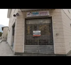 Appartamenti in Vendita - Spazio commerciale in affitto nella zona lago di mandello