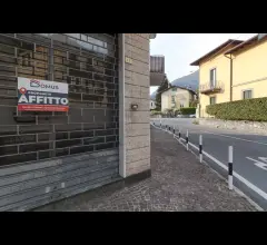 Appartamenti in Vendita - Spazio commerciale in affitto nella zona lago di mandello