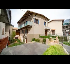 Rongio: casa con vista lago da ristrutturare