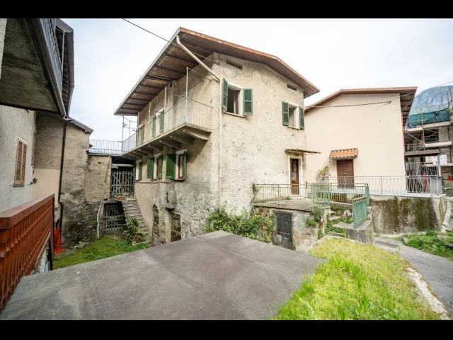 Appartamenti in Vendita - Rongio: casa con vista lago da ristrutturare