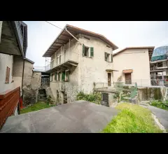 Appartamenti in Vendita - Rongio: casa con vista lago da ristrutturare