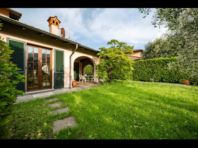 Appartamenti in Vendita - Villa di lusso a mandello del lario: un'opportunità unica
