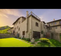 Appartamenti in Vendita - Caseggiato d'epoca abbadia lariana: ideale per b&b
