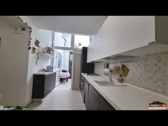 Appartamenti in Vendita - Trivani al piano terra con patio zona canneto centro