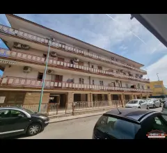 Trivani + acc. con box auto zona carabinieri montrone