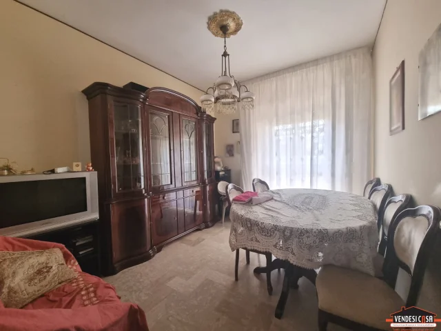 Appartamenti in Vendita - Trivani + acc. con box auto zona carabinieri montrone