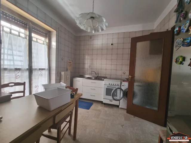 Appartamenti in Vendita - Trivani + acc. con box auto zona carabinieri montrone