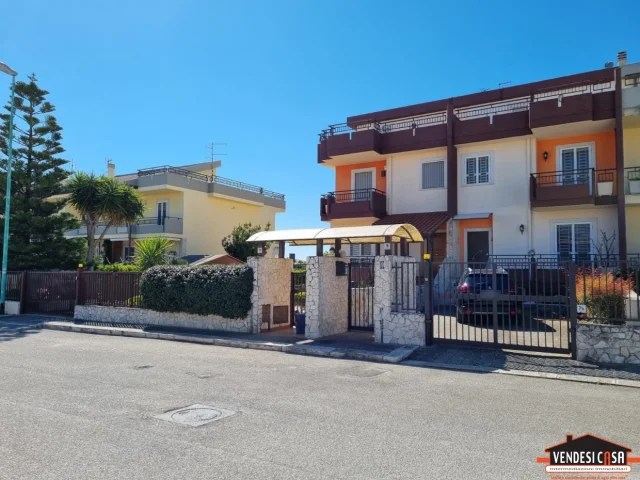 Villa unifamiliare con giardino zona residenziale canneto