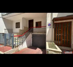 Appartamenti in Vendita - 3 vani con cantinato e giardino zona montrone via valenzano