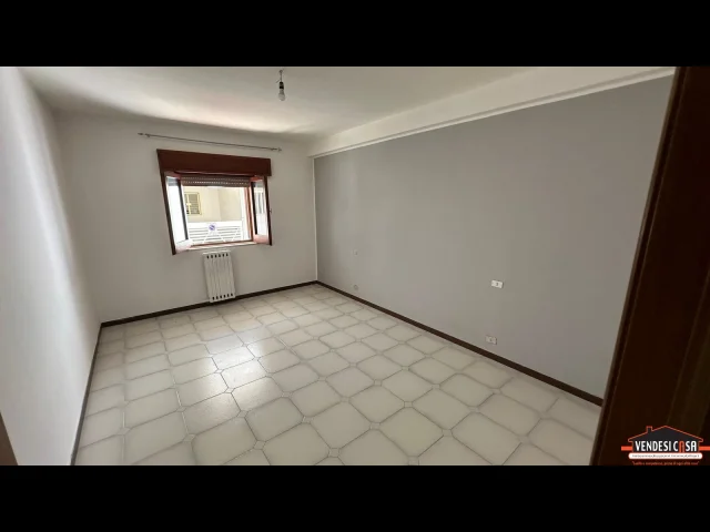 Appartamenti in Vendita - 3 vani con cantinato e giardino zona montrone via valenzano