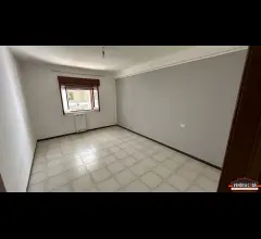 Appartamenti in Vendita - 3 vani con cantinato e giardino zona montrone via valenzano