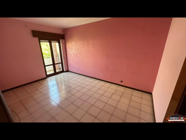Appartamenti in Vendita - 3 vani con cantinato e giardino zona montrone via valenzano