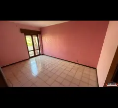 Appartamenti in Vendita - 3 vani con cantinato e giardino zona montrone via valenzano