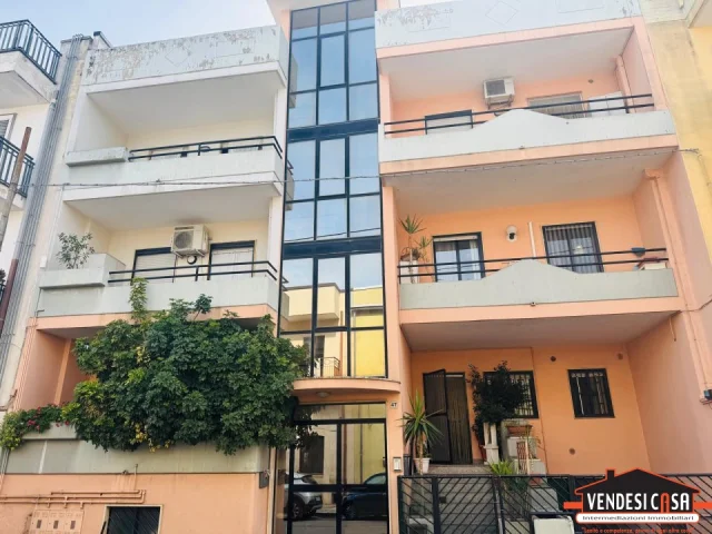 Appartamenti in Vendita - 3 vani + acc. con terrazzo zona montrone via rutigliano