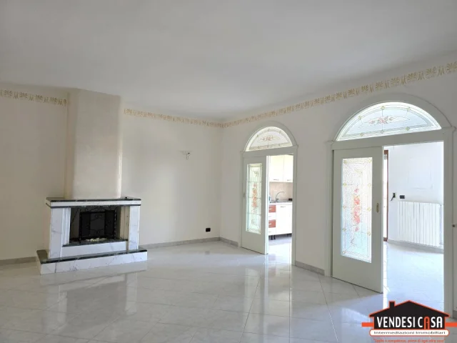 Appartamenti in Vendita - 3 vani + acc. con terrazzo zona montrone via rutigliano