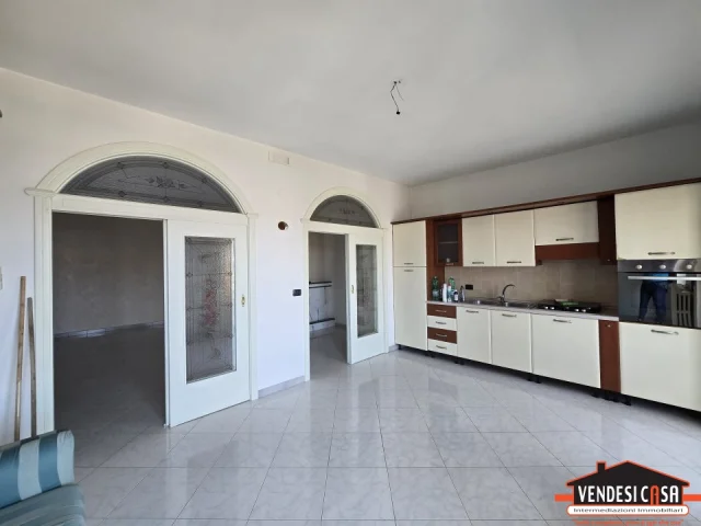Appartamenti in Vendita - 3 vani + acc. con terrazzo zona montrone via rutigliano