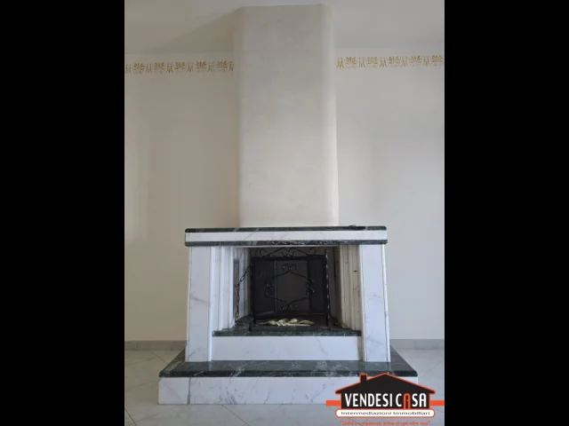 Appartamenti in Vendita - 3 vani + acc. con terrazzo zona montrone via rutigliano