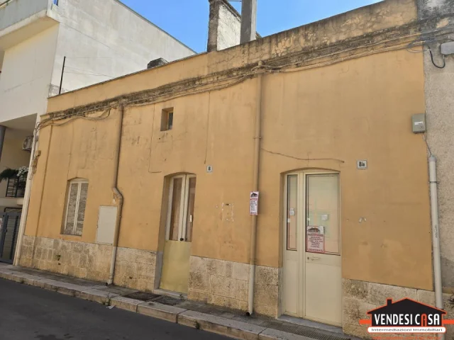 Bivani indipendente con cantina e terrazzo zona montrone