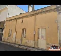 Bivani indipendente con cantina e terrazzo zona montrone
