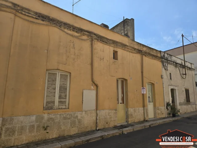 Appartamenti in Vendita - Bivani indipendente con cantina e terrazzo zona montrone