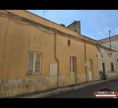 Appartamenti in Vendita - Bivani indipendente con cantina e terrazzo zona montrone