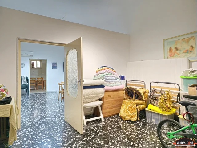 Appartamenti in Vendita - Locale commerciale con possibilita' di cambio d'uso
