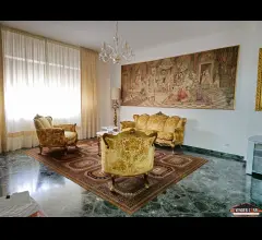 Appartamenti in Vendita - Quadrivani ampio con cantina zona centro canneto