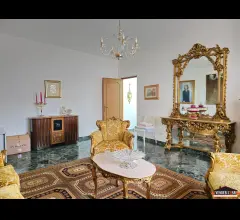 Appartamenti in Vendita - Quadrivani ampio con cantina zona centro canneto
