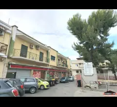 Ampio 3 vani + acc. con cantina zona canneto centro