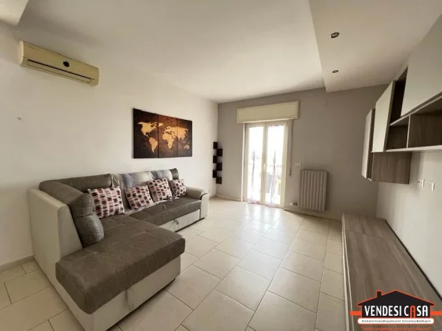 Appartamenti in Vendita - 3 vani ristrutturato con tripla esposizione zona montrone