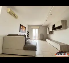 Appartamenti in Vendita - 3 vani ristrutturato con tripla esposizione zona montrone