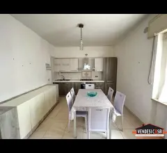 Appartamenti in Vendita - 3 vani ristrutturato con tripla esposizione zona montrone
