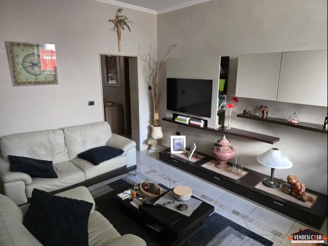 Appartamenti in Vendita - Indipendente con giardino box e terrazzo zona parco canneto