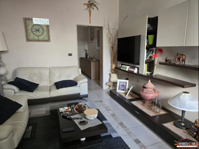 Appartamenti in Vendita - Indipendente con giardino box e terrazzo zona parco canneto