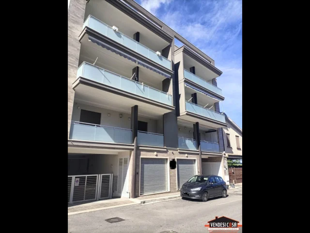 Appartamenti in Vendita - Appartamento quattro vani+acc.  box auto via g d'annunzio