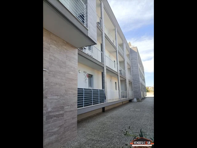 Appartamenti in Vendita - Appartamento quattro vani+acc.  box auto via g d'annunzio