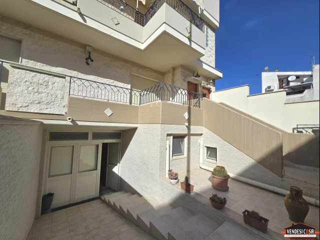 Appartamenti in Vendita - Porzione di bifamiliare tavernetta e box zona parco canneto