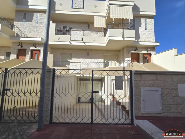 Appartamenti in Vendita - Porzione di bifamiliare tavernetta e box zona parco canneto
