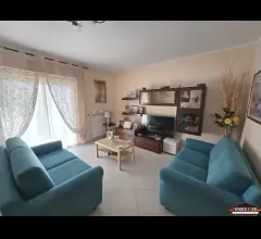 Appartamenti in Vendita - Porzione di bifamiliare tavernetta e box zona parco canneto