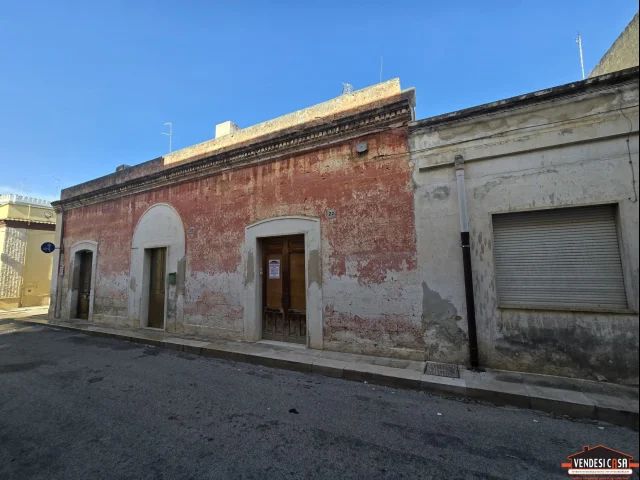 Appartamenti in Vendita - Casa indipendente con giardino zona montrone via rutigliano